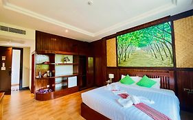 Kum-Chan House Hotel (เฮือนก่ำจันทร์)
